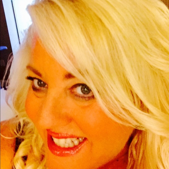 Meet your Posher, Lisa ( Evelyn Richmond) - Picture 1 of 3